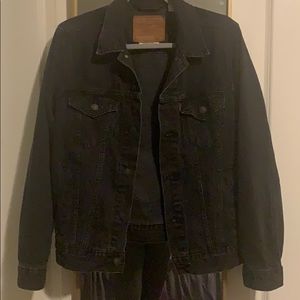 Men’s Levi’s denim jacket